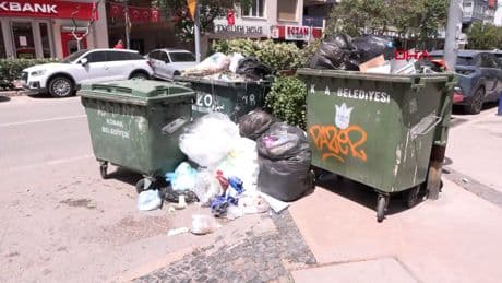 Grev kararının ardından İzmir Konak'ta çöp yığınları