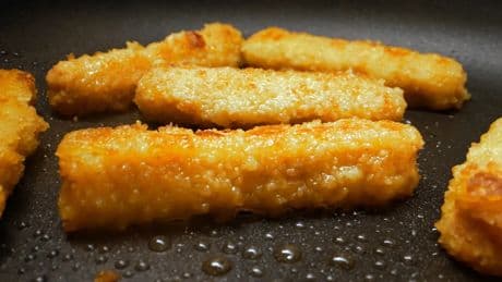 Fingers de merluza, una receta fácil de preparar e ideal para comer pescado de forma divertida
