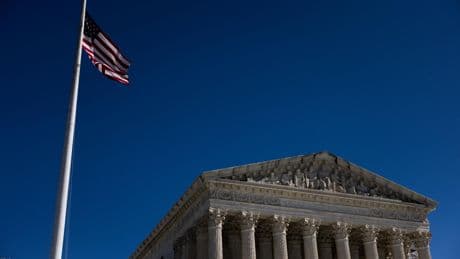 États-Unis : la Cour suprême suspend les expulsions de migrants vénézuéliens