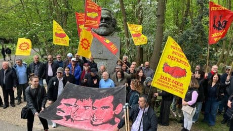 Denizler Londra’da Karl Marx'ın anıtı önünde anıldı