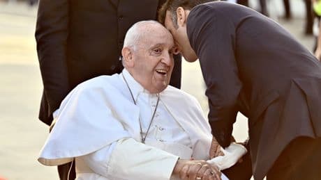 Emmanuel Macron cherche à influencer le conclave papal ? Ses critiques italiens y croient plus que les cardinaux