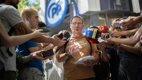 Feijóo se compromete con los afectados de la dana a mediar para que Mazón coordine con el Gobierno la reconstrucción