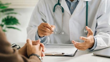 Un médico se enfrenta a más de dos años de cárcel por mirar el historial de una compañera