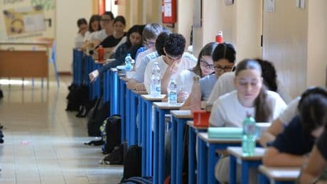 Scuola, le novità per l?anno scolastico 2025-26: dallo stop ai cellulari alla stretta sulla condotta fino all'esame di Maturità rivisto, ecco cosa cambia