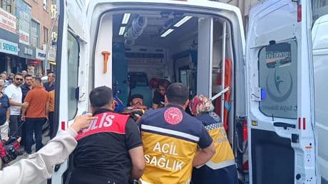Kasabın vurduğu güzellik merkezi sahibi, kıyafetini parçalayıp yarasına tampon yaptı
