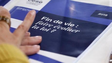 « Dans l’aide active à mourir, la participation des médecins retraités volontaires est essentielle »