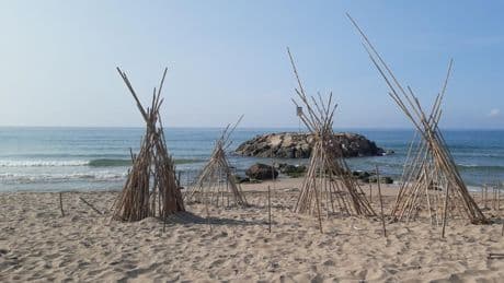 El poblado de cañas de la playa de Cunit