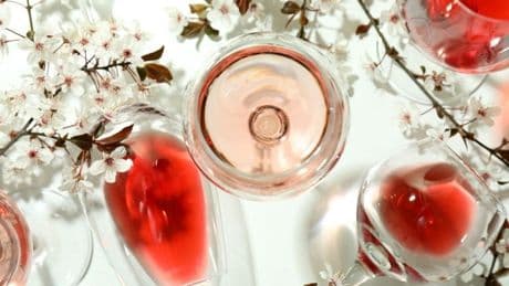 Doce vinos blancos y doce rosados para celebrar la primavera