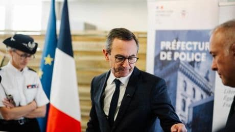 Le Conseil constitutionnel censure l’allongement de la durée maximale de rétention pour les étrangers jugés « dangereux »