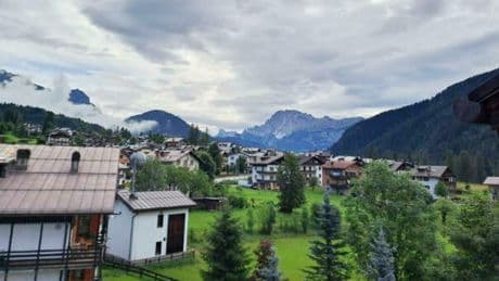 Spiagge in crisi, boom in montagna. Dal lago di Braies a Courmayer: le mete più apprezzate dai turisti italiani