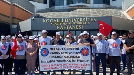 Kocaeli'de sağlık işçileri iş bıraktı: “Oyalama değil, sözleşme istiyoruz”