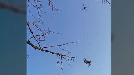 Ukrainer fliegen E-Bike zu eingekesseltem Soldaten - dem gelingt Erstaunliches