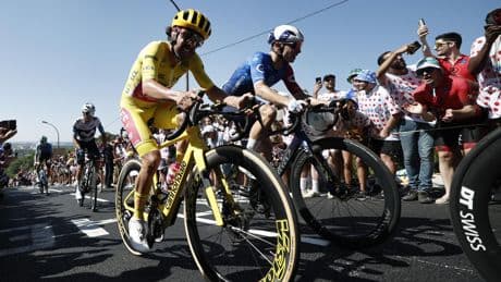 EN DIRECT - Tour de France : le peloton explose, le maillot jaune craque, les cadors s’observent... Énorme bagarre à venir dans la mythique montée vers Hautacam
