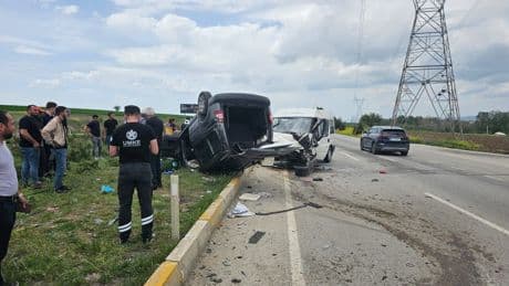 Afyonkarahisar'da feci kaza: 6'sı çocuk 9 yaralı