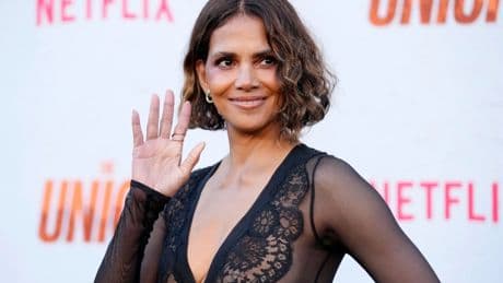Halley Berry (58 años) desvela el secreto de su eterna juventud: "Colágeno en el café y baño de sal"