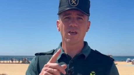 La Guardia Civil pide que nunca se deje este objeto en la guantera del coche