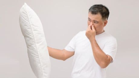 Schweiß, Fett & Schmutz: Wie reinigt man eigentlich Daunen? Hygienetipps für Kissen und Bettecken