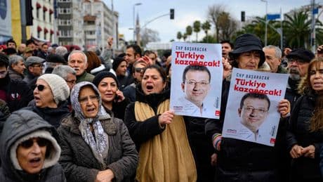 Un tribunal rechaza la petición de libertad para el alcalde de Estambul, rival de Erdogan