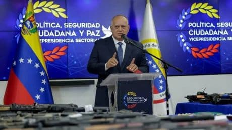 El Gobierno de Maduro afirma que un grupo &quot;terrorista&quot; planeaba atacar las embajadas de España y Francia en las legislativas