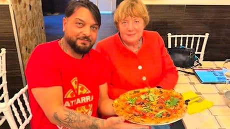 Auf Italienreise  - Einmal Pizza Merkel für die Altkanzlerin