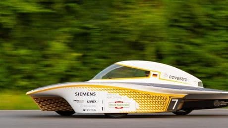 Unos estudiantes han creado un coche solar que alcanza los 136 km/h: Si nosotros podemos construirlo, ¿por qué la industria no?