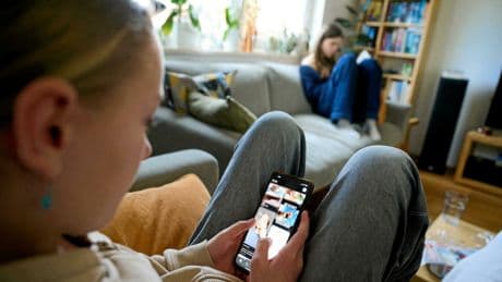 Jonathan Haidt : « Il faut interdire les smartphones avant 14 ans »