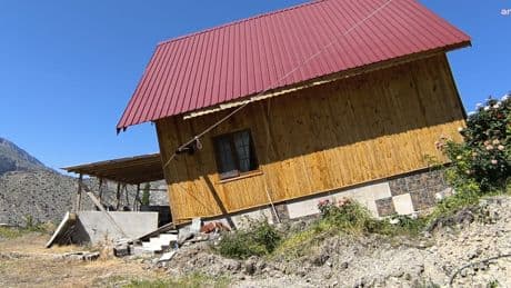 Erzurum'da Tortum Şelalesi'nin eteklerinde heyelan