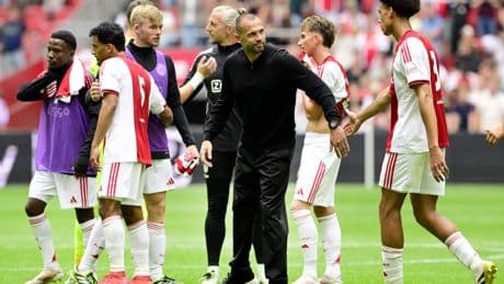 Ajax snakt naar leiderschap en ervaring achterin