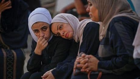 Gaza : 35 personnes tuées par les forces israéliennes, selon la défense civile ; le premier ministre espagnol dénonce une « situation catastrophique de génocide »