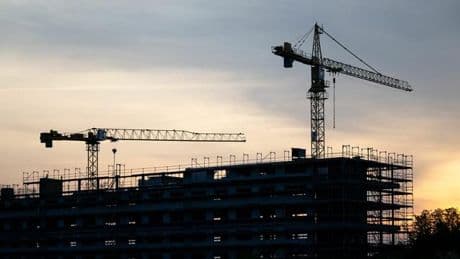 Unternehmen: DIHK: Unternehmen halten Investitionen zurück