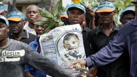 Postuum gratie voor Nigeriaanse Shell-critici, medestanders beledigd