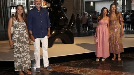 Los Reyes y sus hijas se despiden de Mallorca con una escapada cultural y una cena en uno de sus imprescindibles de Palma