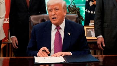 Pourquoi la baisse des prix des médicaments voulue par Trump aux États-Unis pourrait entraîner des hausses en Europe