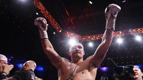 Usyk noquea a Dubois y recupera la corona indiscutible del peso pesado