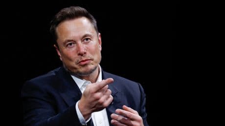 Elon Musk veut attaquer Apple pour « favoritisme » envers ChatGPT