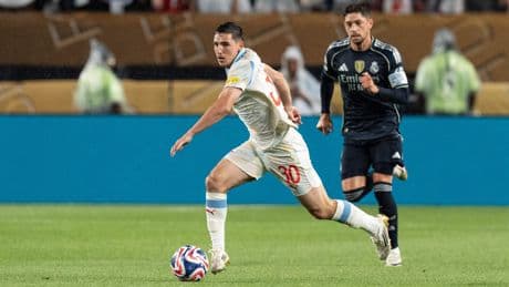 Raymond Atteveld ziet oud-pupil Oscar Gloukh wel een sensatie worden: ’Een echte Ajax-speler waar je voor naar het stadion gaat’