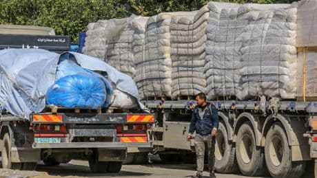 "Des entraves sur le terrain": l'ONU ne sait pas combien de cargaisons d'aide sont en attente à Gaza, faute d'accès