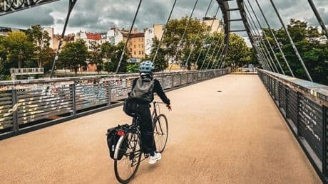 Saniert in 137 Tagen: So rollt es sich auf dieser Berliner Brücke