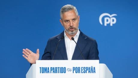 El PP acusa a Illa de cobrar más impuestos a los catalanes “para abrir embajadas en China”