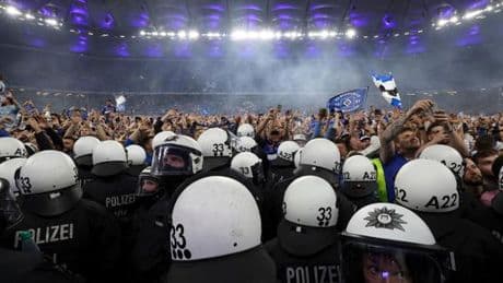 Allemagne : vingt-cinq personnes blessées au stade de Hambourg après la remontée du club en Bundesliga