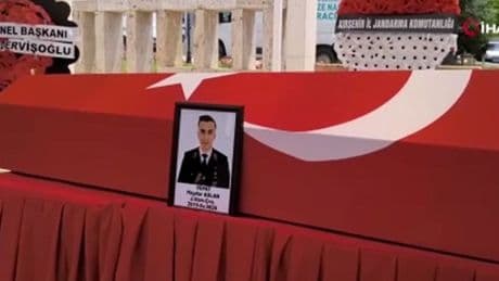 Uzman çavuş ve eşi trafik kazasında hayatını kaybetti