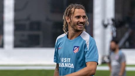 Foot : en images, Antoine Griezmann change encore de coupe de cheveux