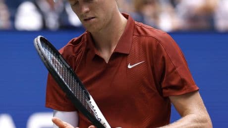 Jannik Sinner, tifosi italiani preoccupati: "Perché quel cerotto?". Come sta il tennista