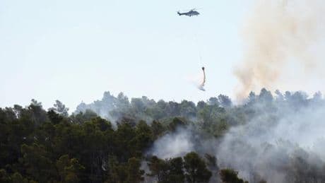 En direct, incendie dans l’Aude : « Une journée décisive de bascule », selon le SDIS qui espère « fixer » le feu qui a déjà parcouru 17 000 hectares