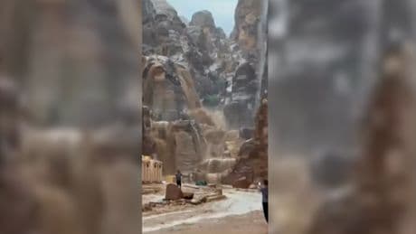 Jordanie: une impressionnante inondation surprend près de 1800 touristes à Pétra
