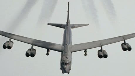 El piloto de un avión comercial evita una catástrofe y consigue impedir un choque con un bombardero B-52 en Dakota