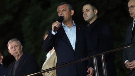 CHP lideri Özgür Özel: Diz çökmeyeceğiz, teslim olmayacağız, asla sinmeyeceğiz