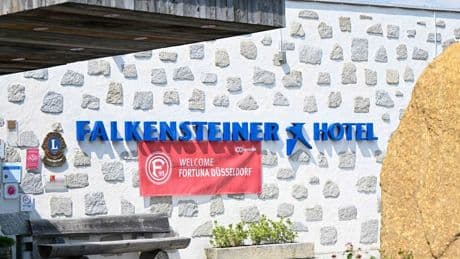 Trainingslager in Österreich beginnt: Übungsplatz und Hotel – hier bereitet Fortuna sich auf die neue Saison vor