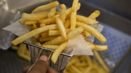 UFC-Que Choisir dénonce le manque de transparence sur les additifs utilisés par les enseignes de fast-food en France