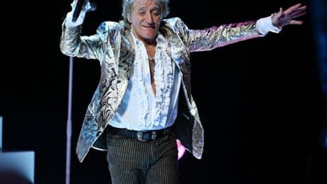 Sir Rod Stewart sparks outrage after saying ‘give Farage a chance’